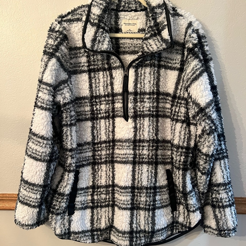 Abercrombie & Fitch Black and White Sherpa Pullover